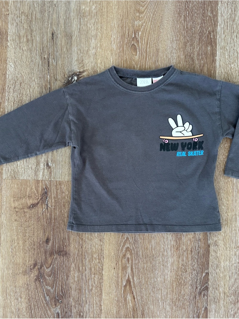 Zara Kids Skater Print  Long T-shirts in Charcoal Gray Size: 3T| Fall, Casual